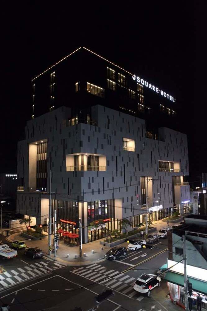 J Square Hotel And Wedding Чинджу Экстерьер фото