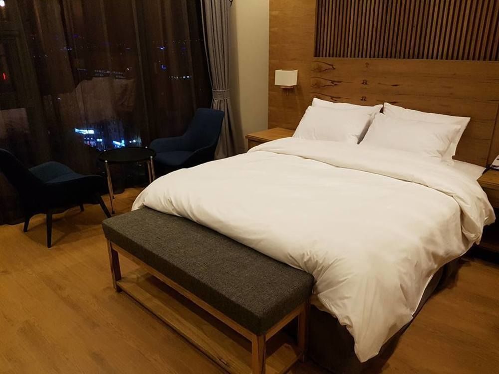 J Square Hotel And Wedding Чинджу Экстерьер фото