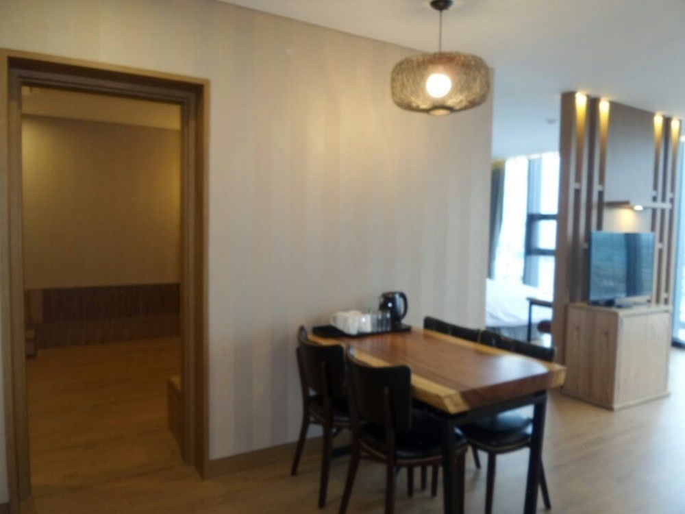 J Square Hotel And Wedding Чинджу Экстерьер фото