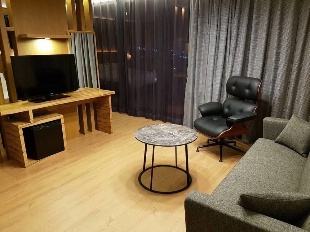 J Square Hotel And Wedding Чинджу Экстерьер фото