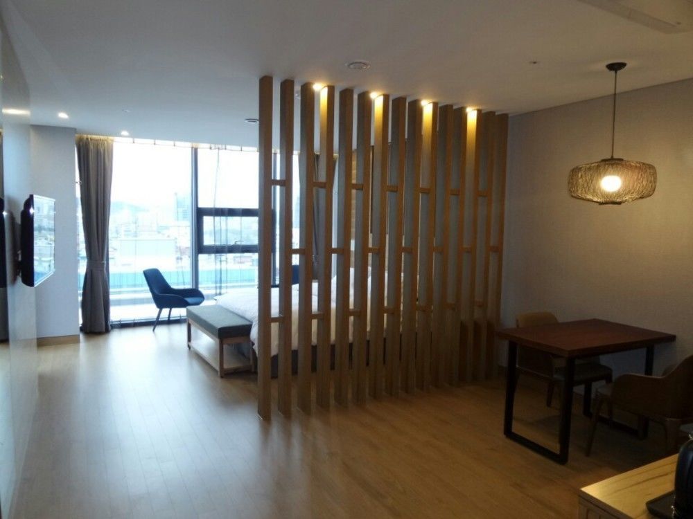 J Square Hotel And Wedding Чинджу Экстерьер фото