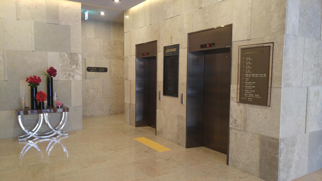 J Square Hotel And Wedding Чинджу Экстерьер фото