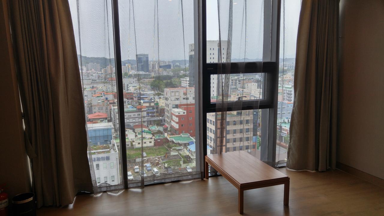 J Square Hotel And Wedding Чинджу Экстерьер фото