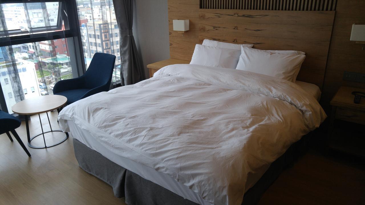J Square Hotel And Wedding Чинджу Экстерьер фото