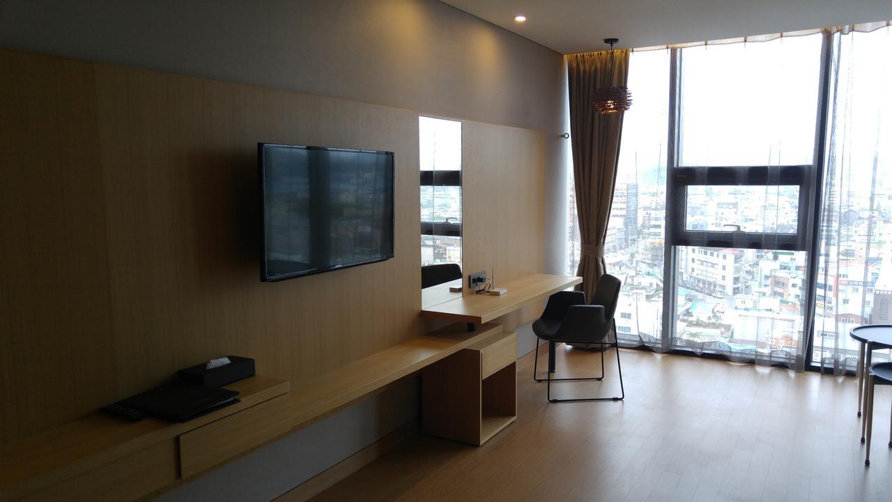 J Square Hotel And Wedding Чинджу Экстерьер фото