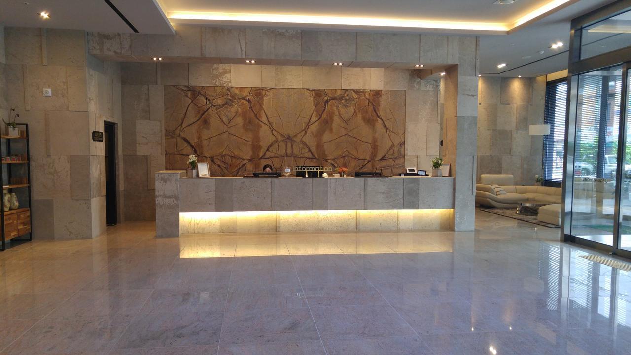 J Square Hotel And Wedding Чинджу Экстерьер фото