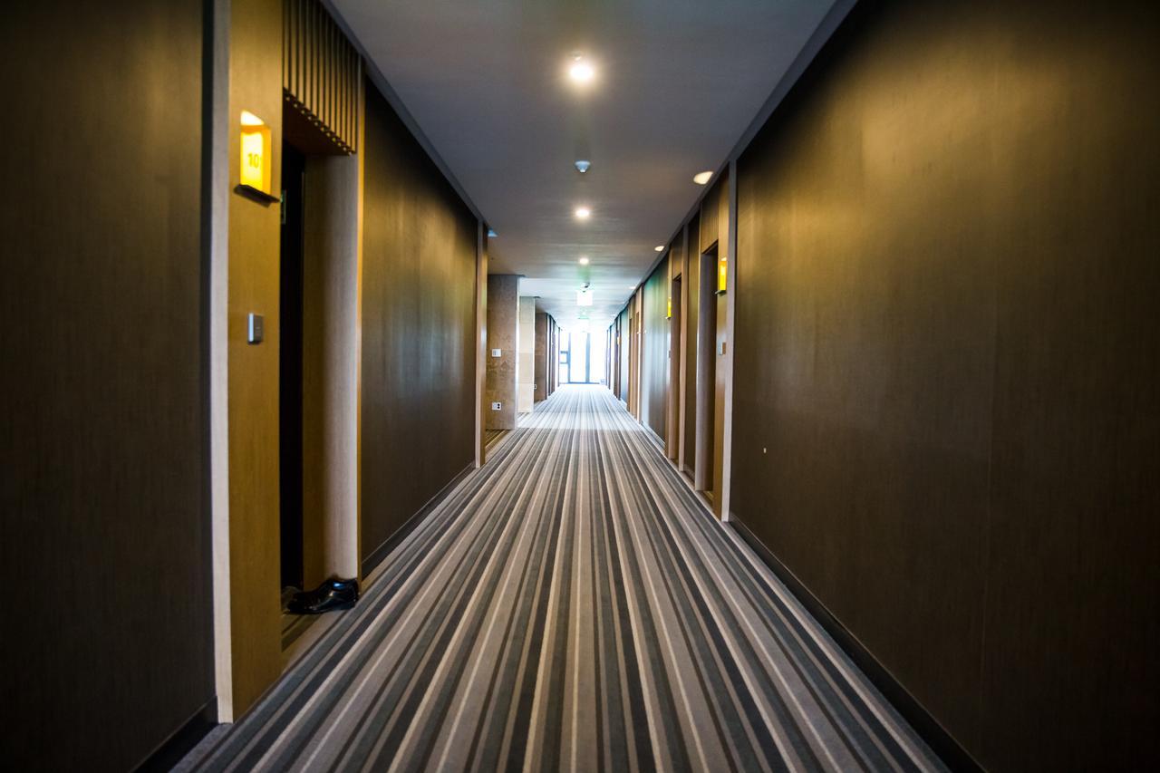 J Square Hotel And Wedding Чинджу Экстерьер фото