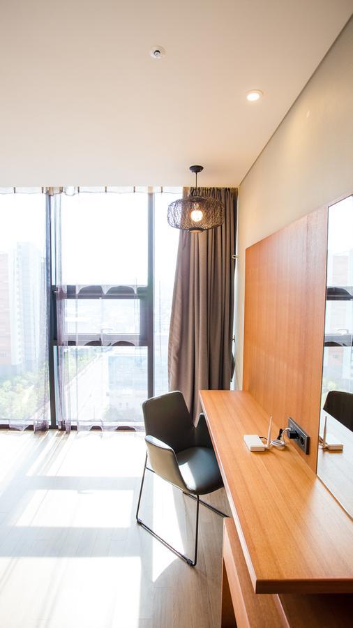 J Square Hotel And Wedding Чинджу Экстерьер фото