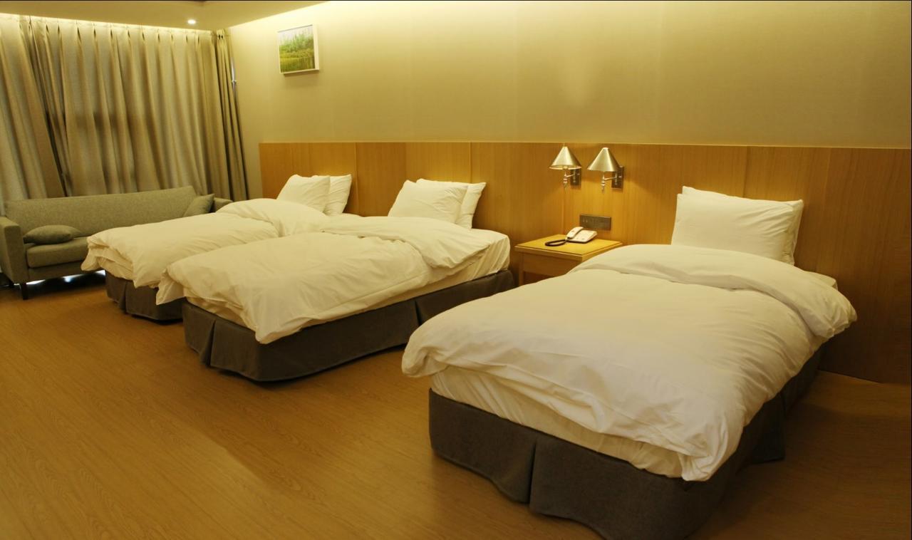 J Square Hotel And Wedding Чинджу Экстерьер фото