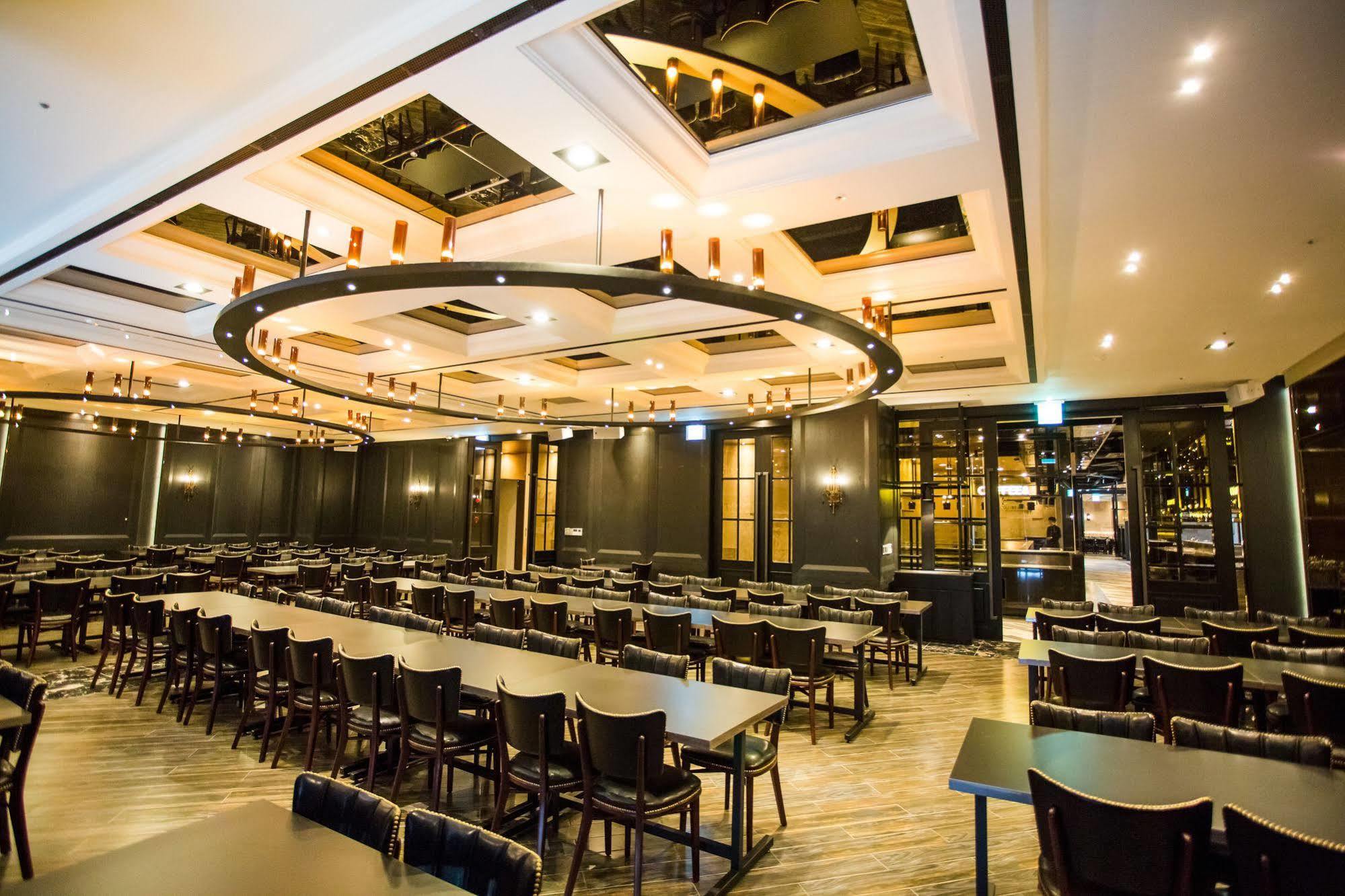 J Square Hotel And Wedding Чинджу Экстерьер фото