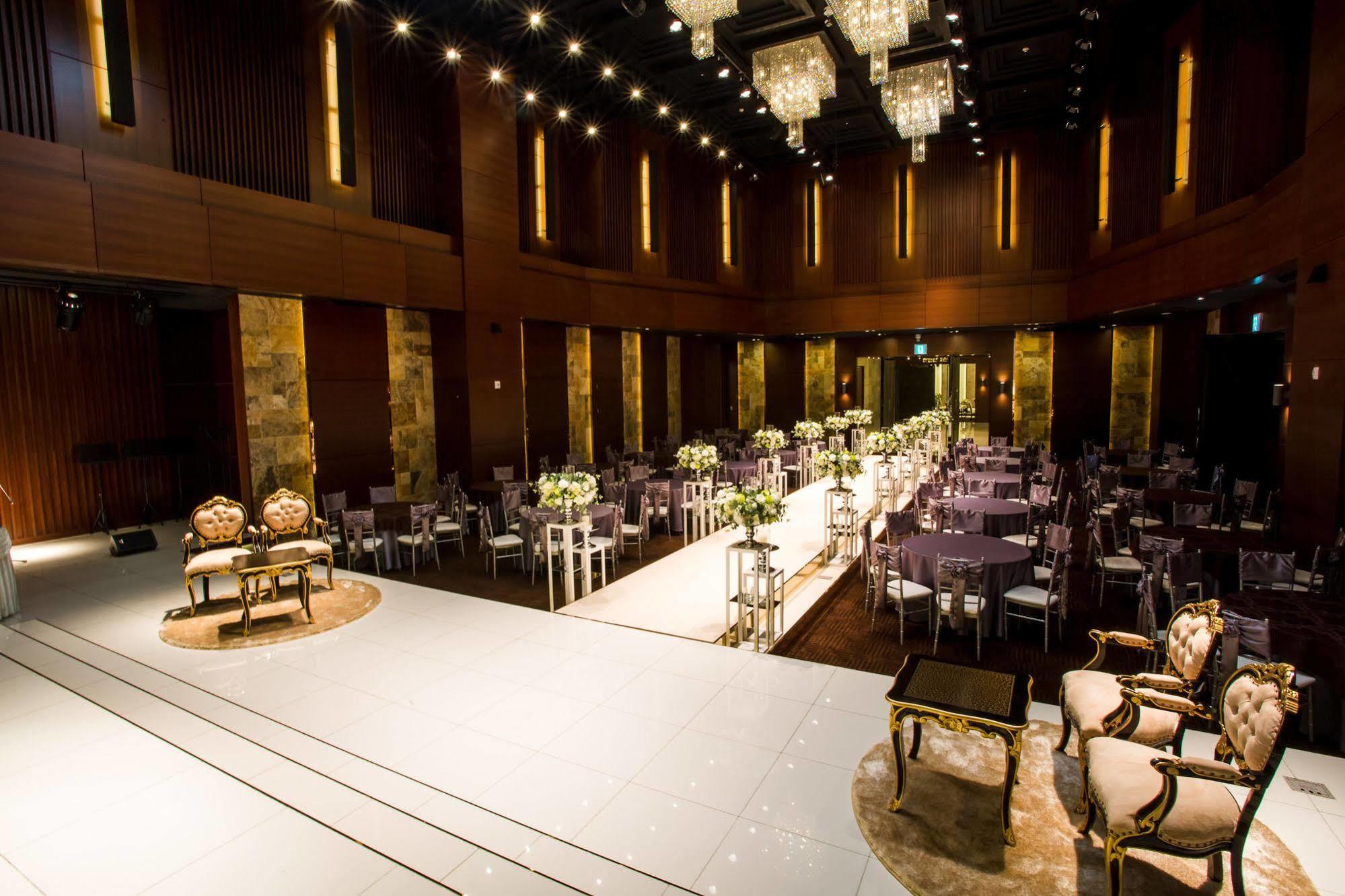 J Square Hotel And Wedding Чинджу Экстерьер фото