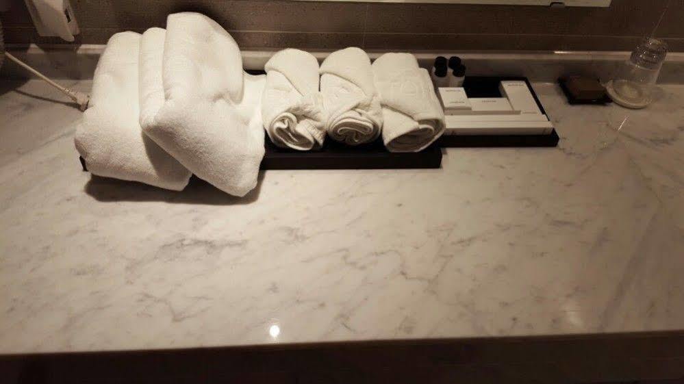 J Square Hotel And Wedding Чинджу Экстерьер фото